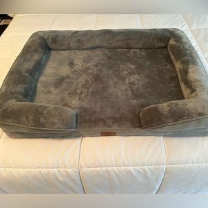 Medium dog bed; barely used Bedsure Comfy Pet Dog Bed; Gray; 35x24x4